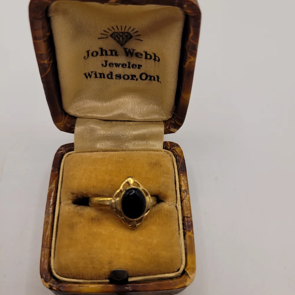 Vintage Gold and Black Stone Ring